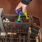 Fat Brain Toys Squigz Deluxe 50 Piece Set - Image 5